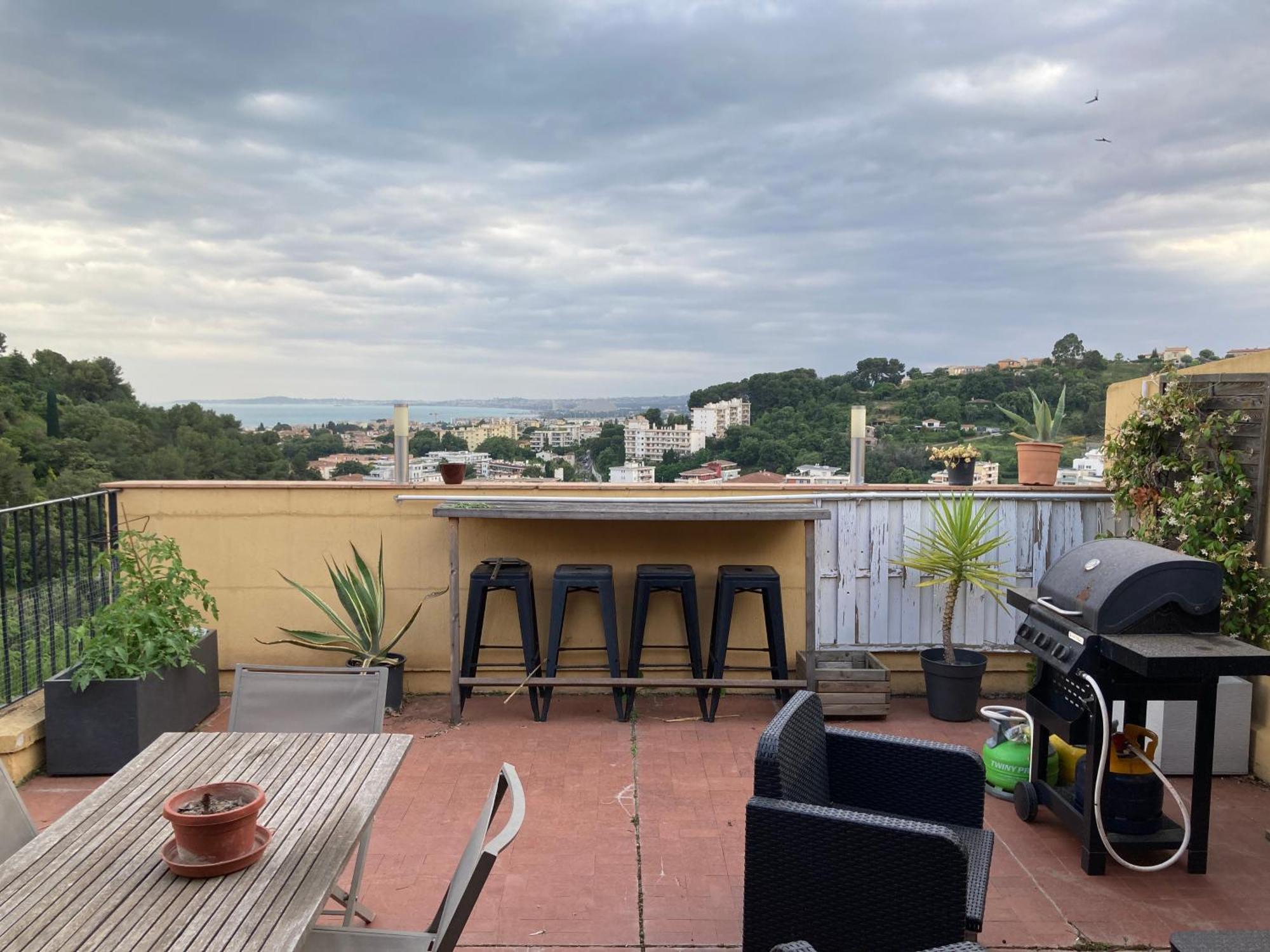 T2 Traversant Avec Une Grande Terrasse Et Piscine Cagnes-sur-Mer Luaran gambar