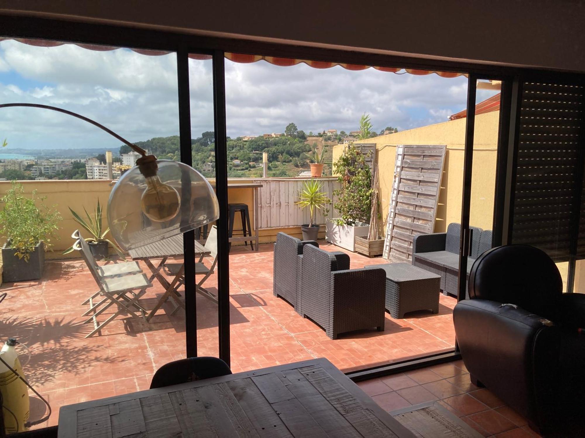 T2 Traversant Avec Une Grande Terrasse Et Piscine Cagnes-sur-Mer Luaran gambar