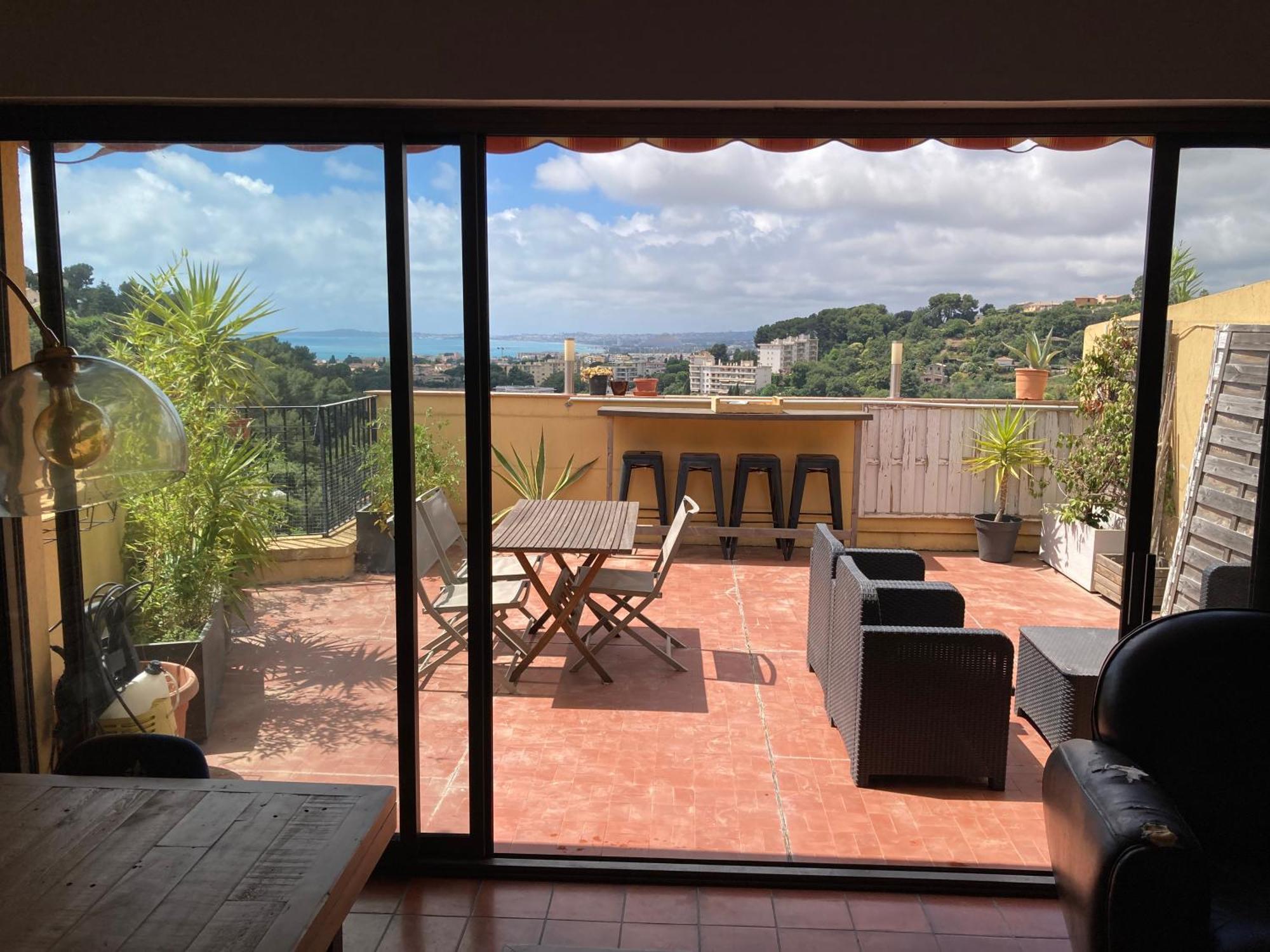 T2 Traversant Avec Une Grande Terrasse Et Piscine Cagnes-sur-Mer Luaran gambar
